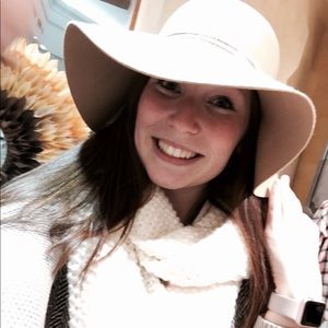 Meet your Posher, Em